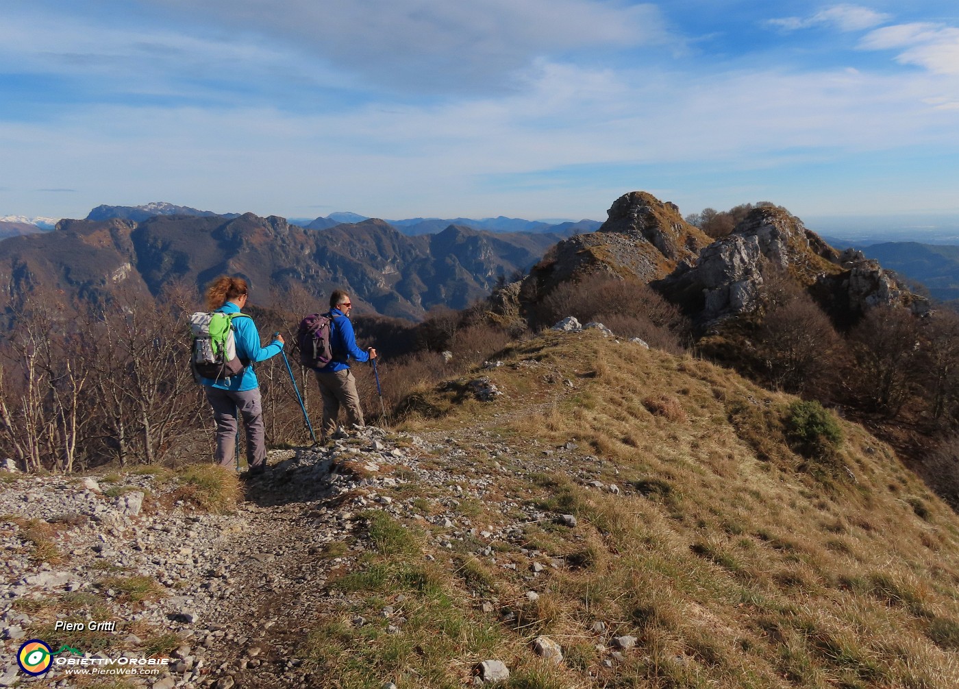 45 Sul sent. 571 sulle creste del Pralongone.JPG